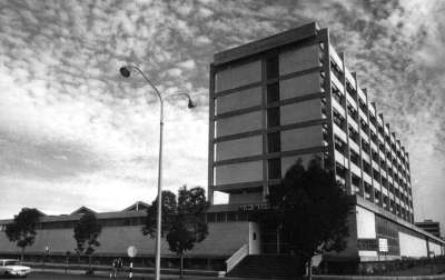 Hamashbir Lazarchan Office Building